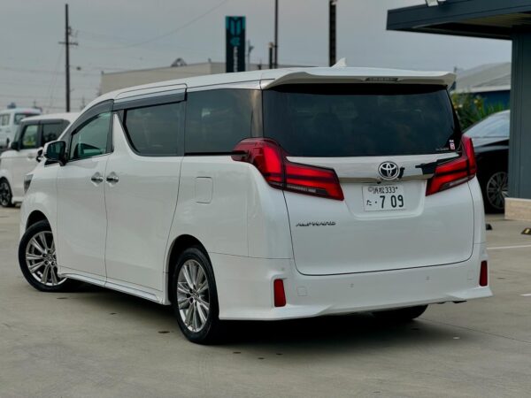 Alphard traseira