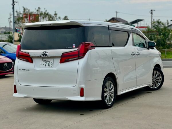 Alphard traseira