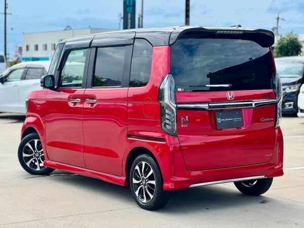 N-Box traseira