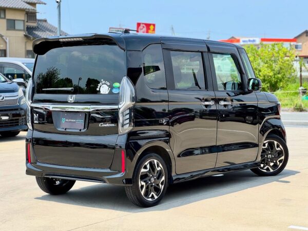 N-Box traseira
