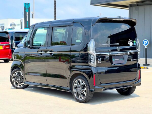 N-Box traseira
