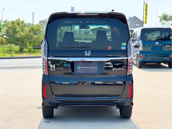 N-Box traseira