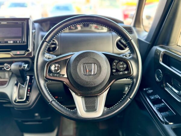 N-Box volante