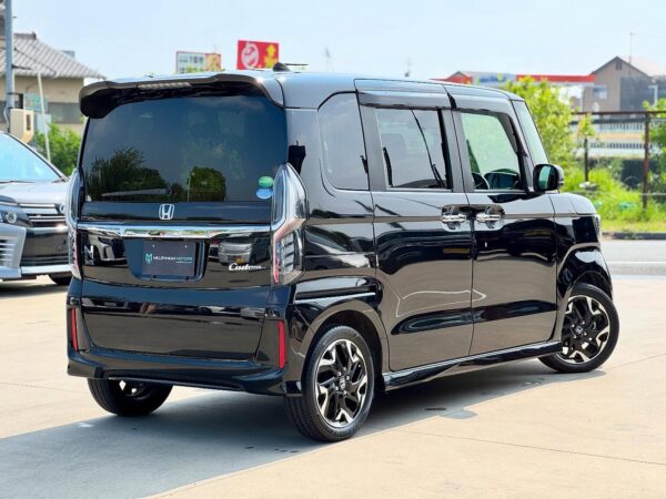 N-Box traseira