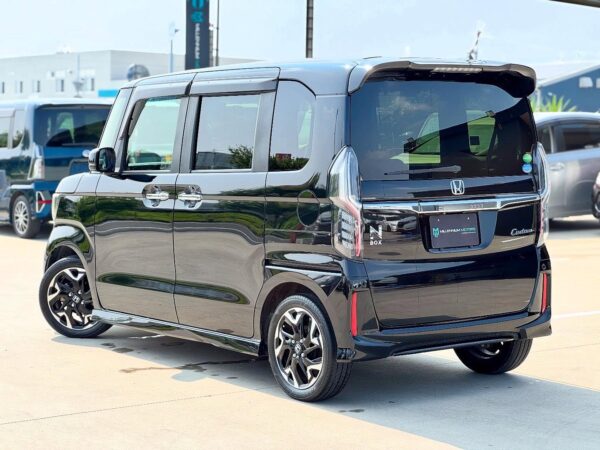 N-Box traseira