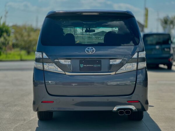 Vellfire traseira