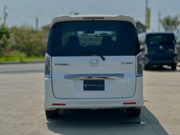 Stepwagon traseira