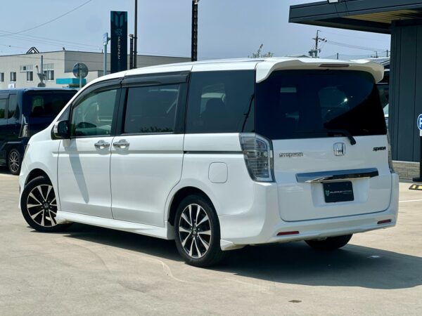 Stepwagon traseira