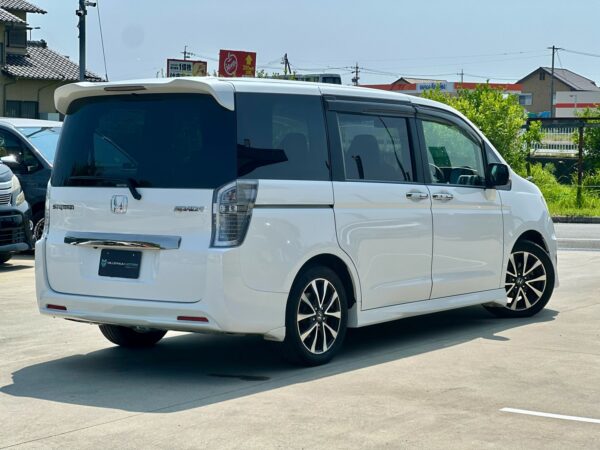 Stepwagon traseira