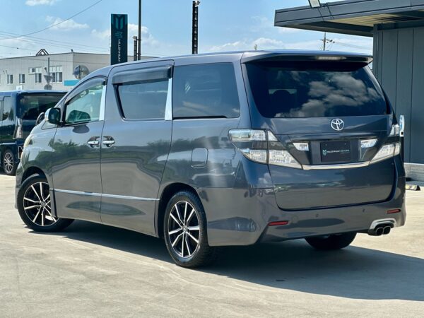 Vellfire traseira