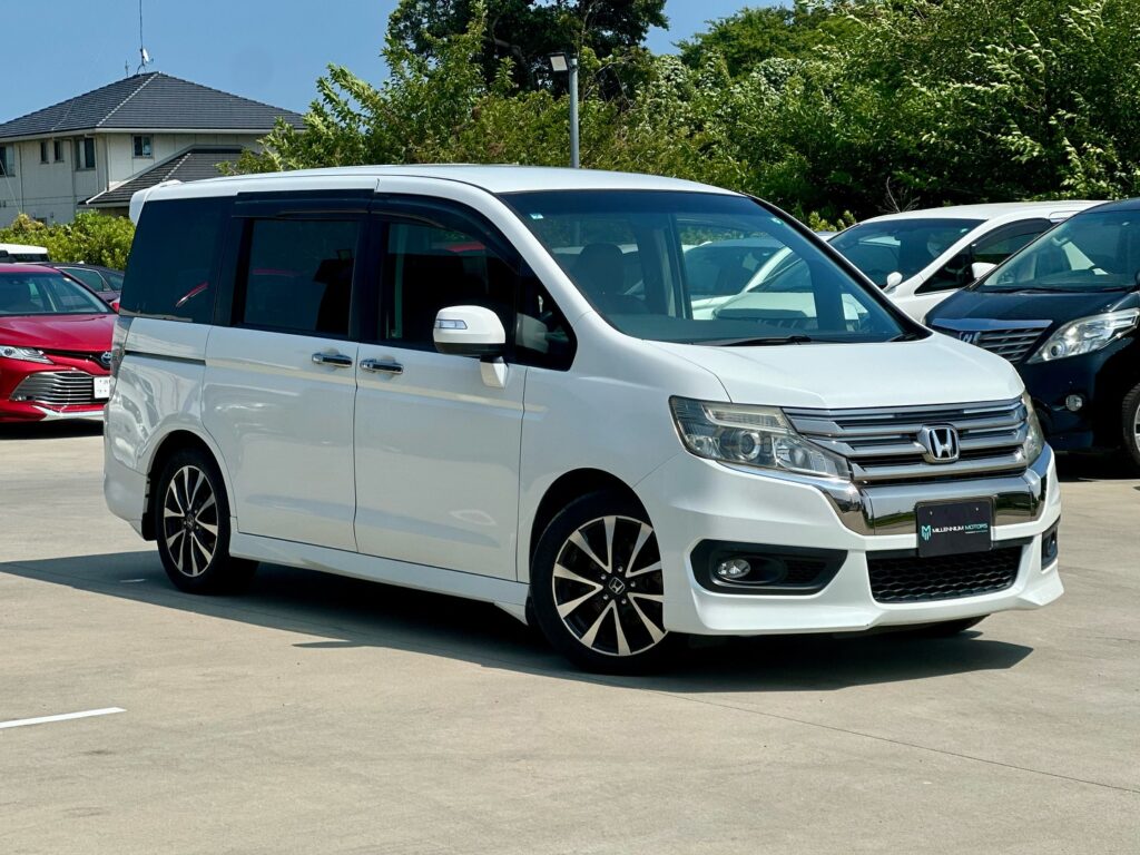 Stepwagon frente