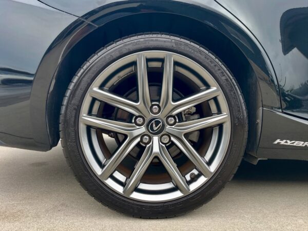 Lexus roda