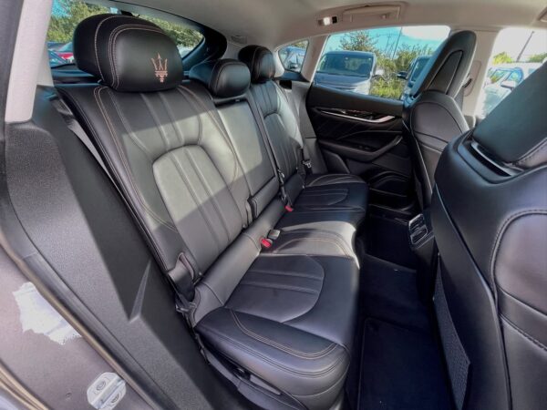 Maserati banco passageiro
