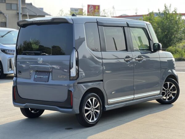 N-Box traseira