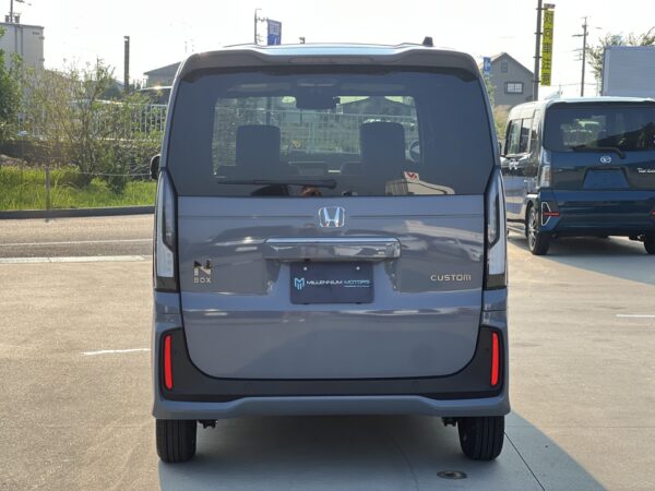 N-Box traseira