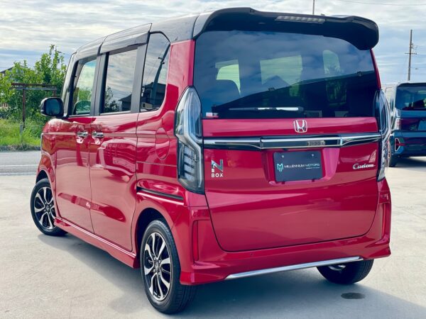 N-Box traseira