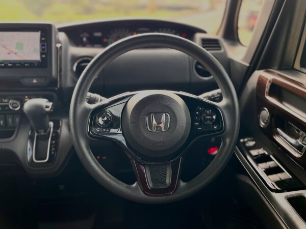 N-Box volante