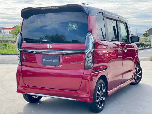 N-Box traseira