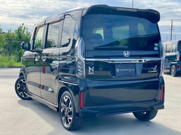 N-Box traseira