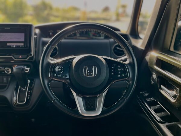N-Box volante