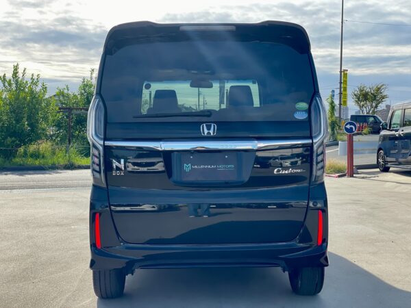 N-Box traseira