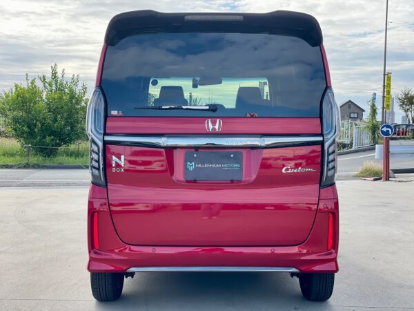 N-Box traseira