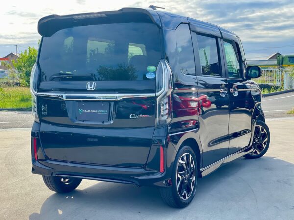 N-Box traseira