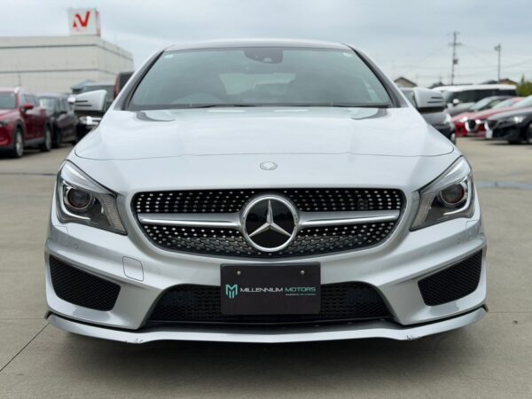 Mercedes frente