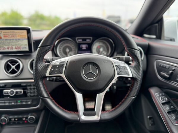 Mercedes volante