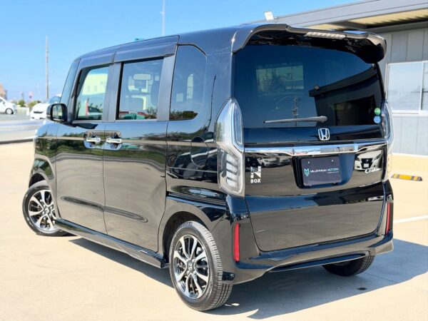 N-Box traseira