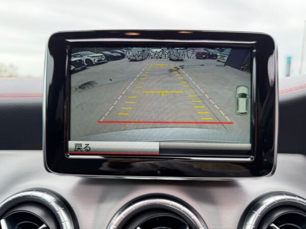 Mercedes navi