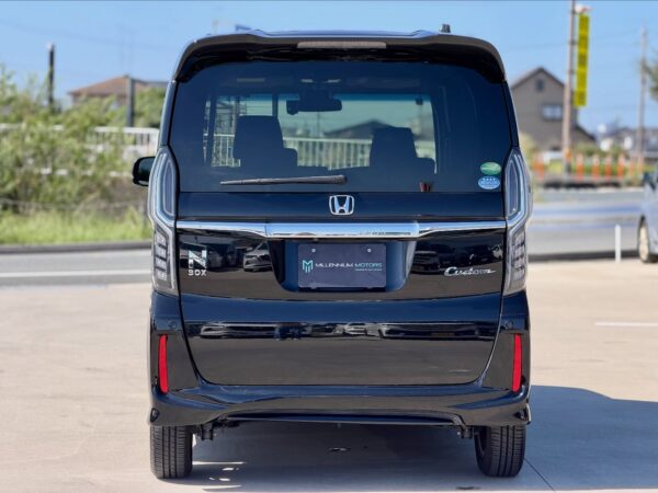 N-Box traseira