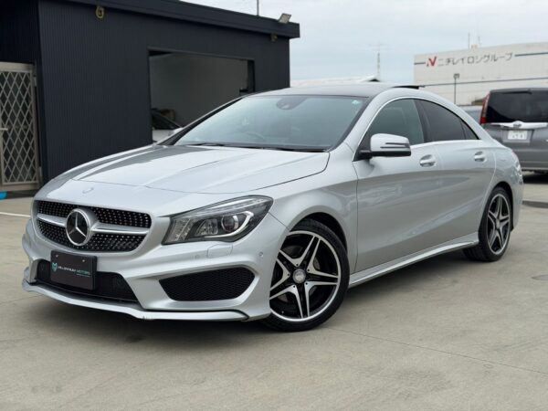 Mercedes frente
